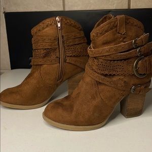 SOLD. Womens Heel Boots “SOLD”